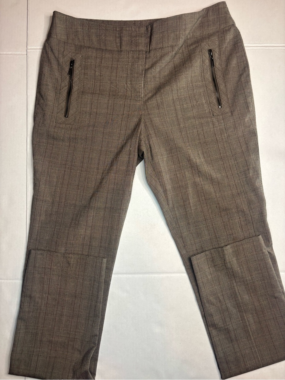 Suzy Shier Pants - Size 9/10